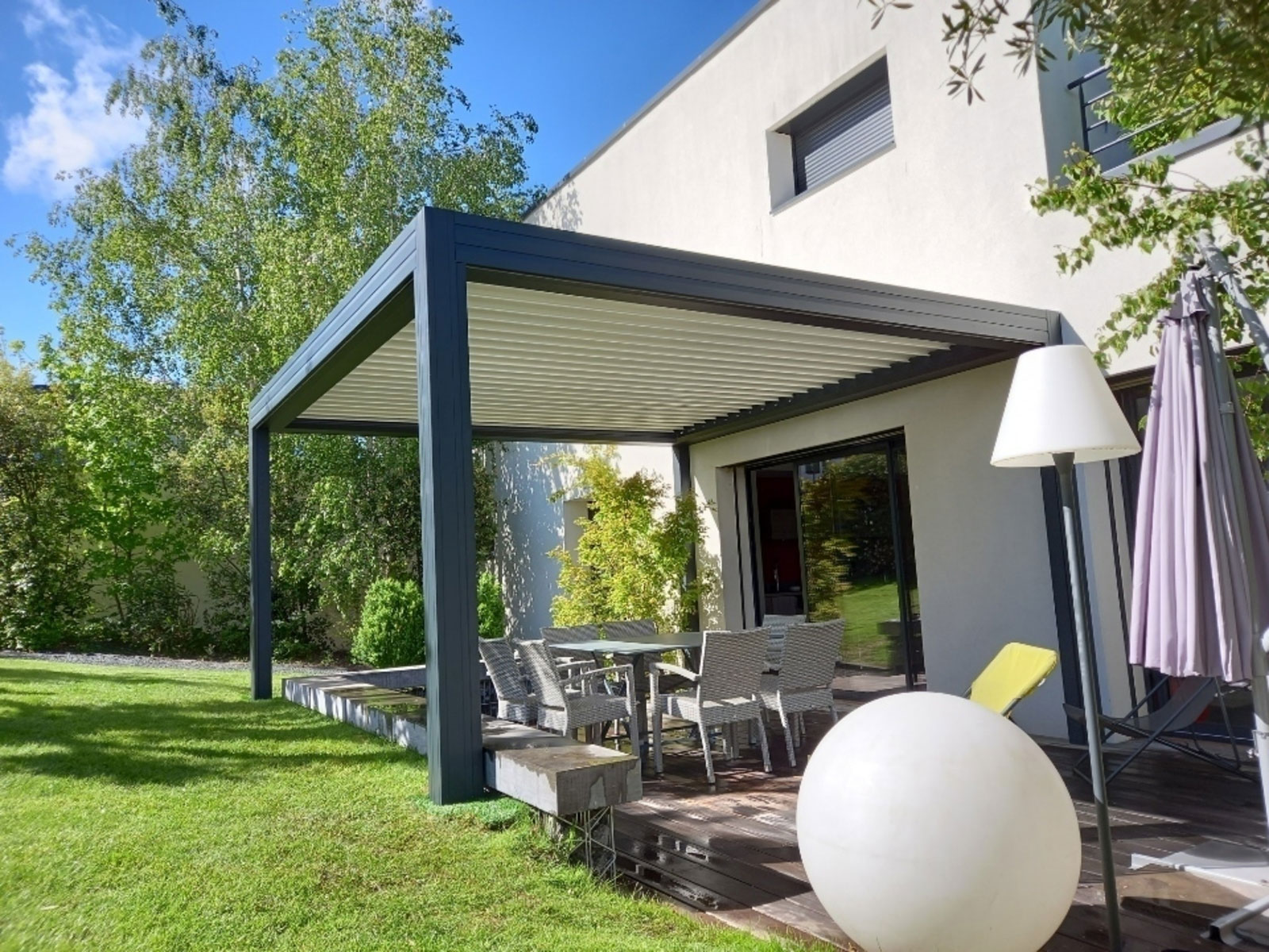 bioclimatic-aluminum-pergola