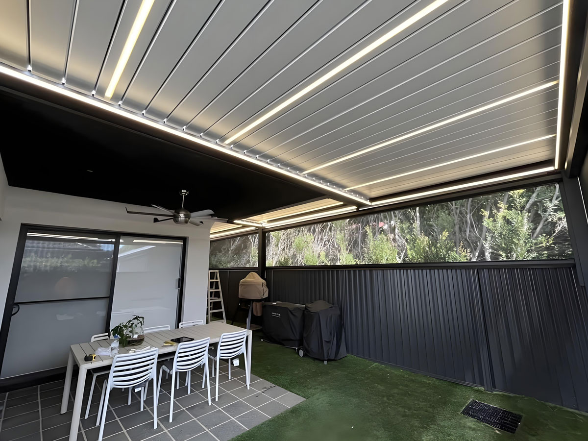 Motorised pergola