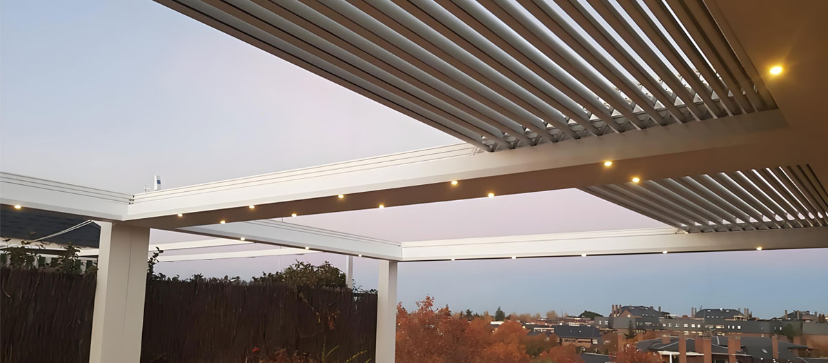 Aluminum-Retractable-Pergola-with-Waterproof-Roof