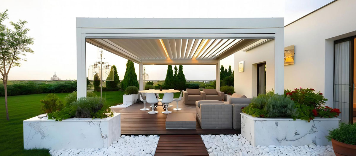 Custom-Retractable-Louvre-Roof-System-with-Full-Sky-View