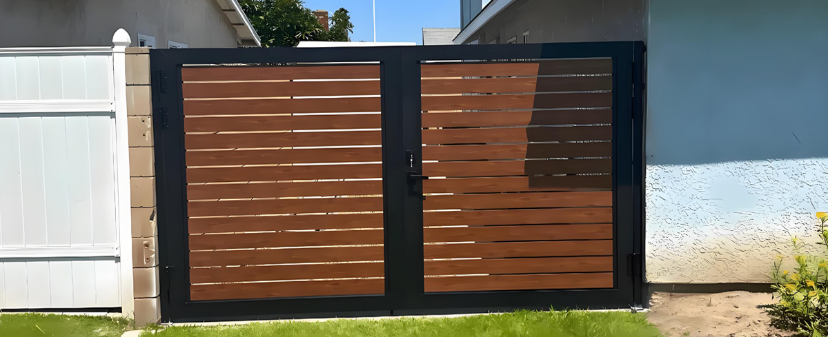 Wood-Grain-Aluminum-Fence-Gate
