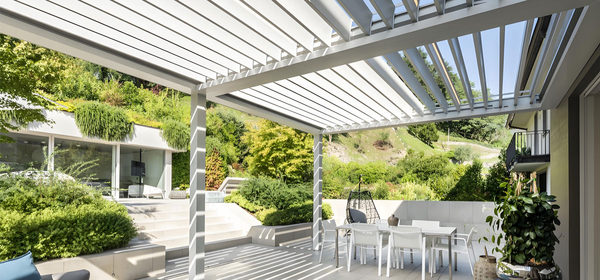 Louvered-aluminum-pergola-roof-system-with-adjustable-louvers Louvered-aluminum-pergola-roof-system-with-adjustable-louvers