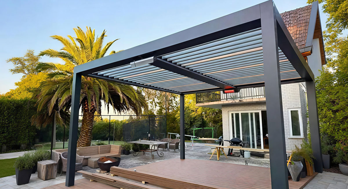Aluminum-Pergola-in-Australia-Backyard-Design-Shade-and-Outdoor-Comfort